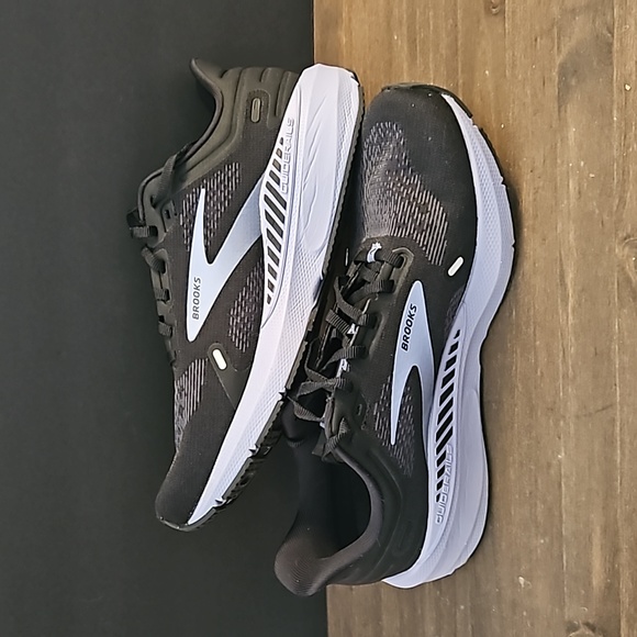 NIB Brooks Launch GTS 9 W10 Black/Purple - Picture 3 of 11